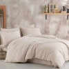 Lenjerie de pat jacquard ranforce Estina V10 Bej cu textura in dungi fine pe fundal bej cu dungi discrete