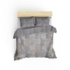 Lenjerie de pat Amentes cu model geometric în nuanțe de gri, bej și alb, bumbac satinat de lux, marca CottonBox.