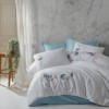 Lenjerie de pat brodată fluturi albastru și alb din bumbac satinat Cotton Box, model Amy Blue, set complet