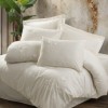 Lenjerie de pat ecru din satin cu broderii 3D delicate, model Cotton Box Pure, realizată din bumbac 100% satinat.