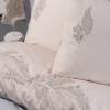 Lenjerie de pat gri deschis din satin cu broderii și aplicații 3D, model Cotton Box Sheen, realizată din bumbac 100% satinat.