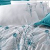 Lenjerie de pat bumbac satinat model Tekla cu broderie 3D în nuanțe de alb și verde petrol, accente elegante și detalii rafinate