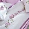 Lenjerie de pat Este Lilac lila și alb cu broderii și aplicații 3D din bumbac satinat Cotton Box