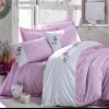 Lenjerie de pat Este Lilac lila și alb cu broderii și aplicații 3D din bumbac satinat Cotton Box