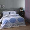 Lenjerie de pat Ranforce Aryan Bleu cu design elegant în albastru și alb decorată cu motive florale
