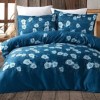 Lenjerie de pat din bumbac satinat, model Class Home Collection Ocean Blue, albastru intens cu flori albe