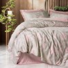 Lenjerie de pat satin de lux 6 piese Betula Roz Pudra Cotton Box cu flori si frunze in nuante de roz si gri