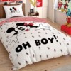 Lenjerie de pat pentru copii Disney Mickey Mouse, imprimeu alb roșu negru cu Mickey Mouse și text Oh Boy, 3 piese, bumbac 100%.