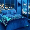 Lenjerie de pat TAC bumbac satinat alb și roz cu design urban fosforescent inspirat de Paris