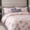 Lenjerie finet cu elastic 6 piese Flori pastel roz-lila, model floral pastelat in nuante de roz si lila, cu cearsaf lila uni