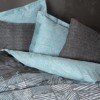 Set lenjerie pat 1 persoană Arel Cotton Box din bumbac 100 % ranforce, imprimeu triunghiuri abstracte teal pe fond grafit