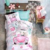 Lenjerie de pat pentru o persoană din bumbac 100% ranforce Cotton Box Paris Love Pink cu tematică pariziană și fetiță în mașină