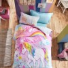 Set de lenjerie de pat pentru copii din bumbac 100% ranforce, moale și confortabil, cu design magic cu unicorni și curcubeie.