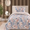 lenjerie pat 1 persoana Joly Blue bumbac ranforce cu elastic flori bej crem si somon pe fundal albastru First Choice