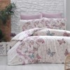 Lenjerie de pat Story Home Kelebek Powder din bumbac cu model flori și fluturi în nuanțe de roz, albastru și mov pe fundal crem