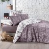 Lenjerie de pat Story Home Zena Lilac din bumbac 100% ranforce, cu design floral alb-lila pe fundal lila și alb