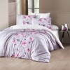 Lenjerie de pat Story Home Luisa Lilac din bumbac cu model floral în nuanțe de lila și roz pe fundal lila