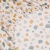 Lenjerie de pat din bumbac 100% ranforce cu elastic și design abstract în nuanțe de portocaliu, gri și bej pe fundal alb