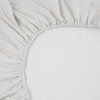 Lenjerie de pat cu elastic pentru saltea de 160x200 cm, design geometric modern în nuanțe de gri, negru și roșu, bumbac 100% ranforce