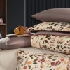 Lenjerie de pat La Romano Ansell Wooden bumbac satinat 300 TC cu flori de camp pe fond crem si maro