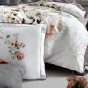 Lenjerie de pat La Romano Floral Grey bumbac satinat 300 TC flori roz piersiciu pe fond alb si model gri