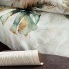 Lenjerie de pat La Romano Hira Iron bumbac satinat 300 TC frunze de palmier si monstera verde maro pe fond crem