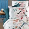 Lenjerie de pat La Romano Holea Tapestry bumbac satinat 300 TC cu flori roz si fluturi pe fond alb si verde petrol
