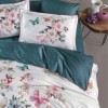 Lenjerie de pat La Romano Holea Tapestry bumbac satinat 300 TC cu flori roz si fluturi pe fond alb si verde petrol