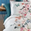 Lenjerie de pat La Romano Holea Tapestry bumbac satinat 300 TC cu flori roz si fluturi pe fond alb si verde petrol