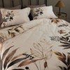 Lenjerie de pat La Romano Monet bumbac satinat 300 TC frunze tropicale bej maro caramel pe fond crem