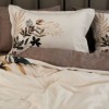 Lenjerie de pat La Romano Monet bumbac satinat 300 TC frunze tropicale bej maro caramel pe fond crem