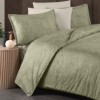 Lenjerie de pat de lux model Marlene, culori verde deschis și bej, material satin premium, set 6 piese, aspect sofisticat.