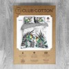 Lenjerie de pat cu design exotic de fluturi colorați în nuanțe de verde și portocaliu printre frunze gri pe fundal alb