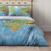 Lenjerie de pat dublu din bumbac 100% ranforce, cu imprimeu Harta Lumii, perfectă pentru pasionații de călătorii și geografie.