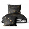 Lenjerie de pat cu design zodiacal auriu și simboluri astrale pe fundal negru stelar