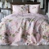 Lenjerie de pat dublu din bumbac 100% ranforce cu design floral romantic în nuanțe de roz și accente florale delicate