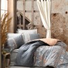 Lenjerie de pat dublu bumbac 100% Ranforce Cotton Box Adiel Grey cu design geometric etnic în nuanțe de gri, portocaliu și alb, modernă și exotică.