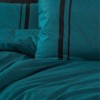 Lenjerie de pat dublu bumbac 100% ranforce Cottonbox Bitter, design modern minimalist în albastru petrol cu detalii negre.