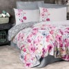 Lenjerie de pat Cotton Box din bumbac ranforce cu design floral roz și mov pe fundal gri