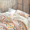 Lenjerie de pat dublu din bumbac 100% ranforce, model Cotton Box Jamila Beige, cu motive etnice în nuanțe de bej și portocaliu.