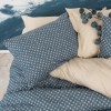 Lenjerie de pat dublu Cottonbox din bumbac ranforce, față albastră cu buline albe și revers bej