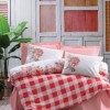 Lenjerie de pat din bumbac 100% ranforce, model Oregano Pink, motive florale și carouri în nuanțe de roz, roșu și alb