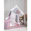 Lenjerie de pat din bumbac ranforce 100% cu model floral și frunze în nuanțe de roz și gri, decorată cu motive grafice delicate și accente feminine