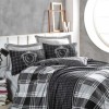 Lenjerie pat dublu bumbac 100% ranforce Cotton Box Ramos Anthracite, design modern în carouri și dungi în antracit, alb și gri.