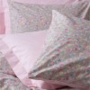 Lenjerie de pat din bumbac 100% ranforce, de la Cotton Box, model Sihu Roz, cu design floral delicat în nuanțe de roz pal și pastel.