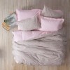 Lenjerie de pat din bumbac 100% ranforce, de la Cotton Box, model Sihu Roz, cu design floral delicat în nuanțe de roz pal și pastel.