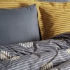 Lenjerie de pat Cottonbox Strew Grey din bumbac 100% ranforce, design modern în gri și galben, cu motive geometrice circulare și dungi