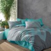 Lenjerie de pat dublu din bumbac 100% ranforce, model River Turcoaz, cu design geometric în nuanțe de turcoaz și gri pe fundal gri.