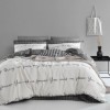 Lenjerie de pat Print Cream din bumbac 100% ranforce, brand Enlora Home, cu design modern în carouri gri și imprimeu text negru pe fundal crem