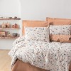 Lenjerie de pat dublu bumbac 100% ranforce Cottonbox Oniks, design abstract în nuanțe de caramel, alb, gri și portocaliu.